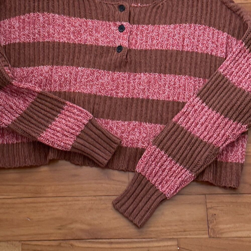 Women American Eagle  Long Sleeve Cropped Henley Sweater Brown Pink Size Medium - Picture 3 of 6